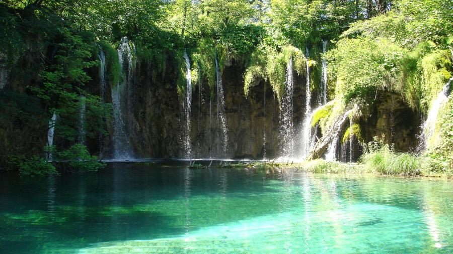 plitvice-lakes-192168_1280.jpg