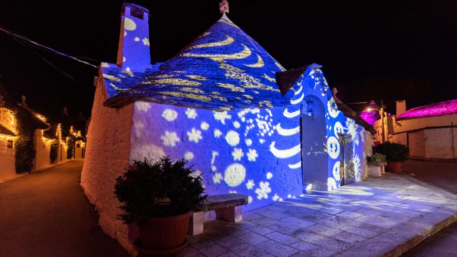christmas-lights-in-puglia-a-big-trullo-lighted-alberobello.jpg