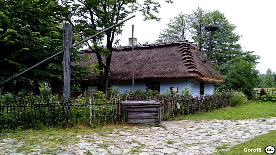 Guciów._Mini_skansen_4 cc Gorofil.jpg