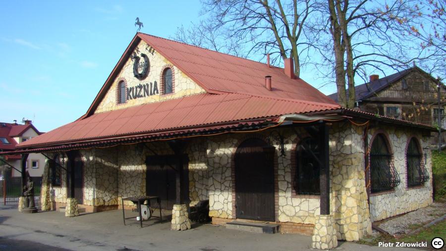 WOJCIECHÓW_KUŹNIA_1_-_panoramio cc Piotr Zdrowicki.jpg