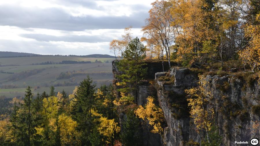 Góry_Stołowe_(Skały_Puchacza,_Uhustein) - cc Pudelek.jpg