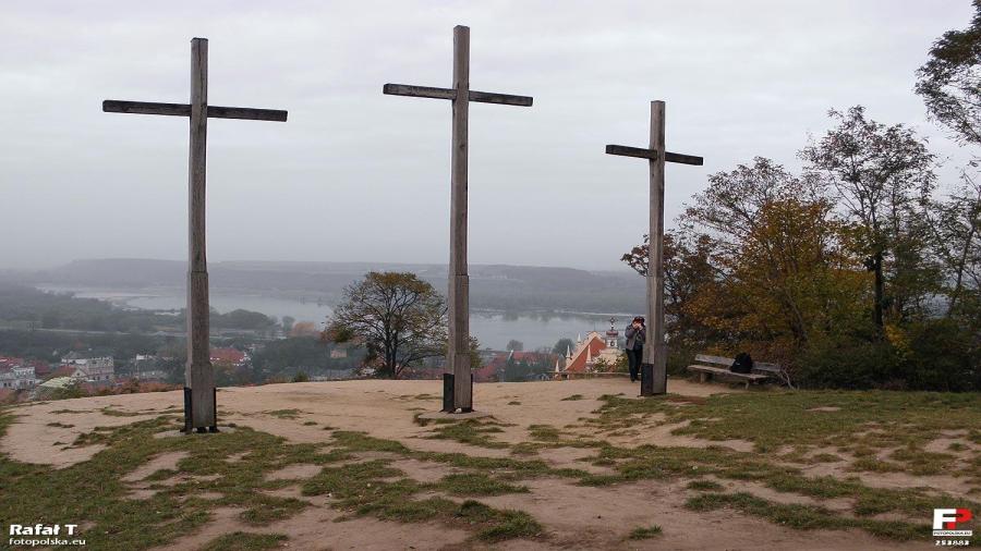 Kazimierz_Dolny,_Góra_Trzech_Krzyży_-_fotopolska.eu_(253883).jpg