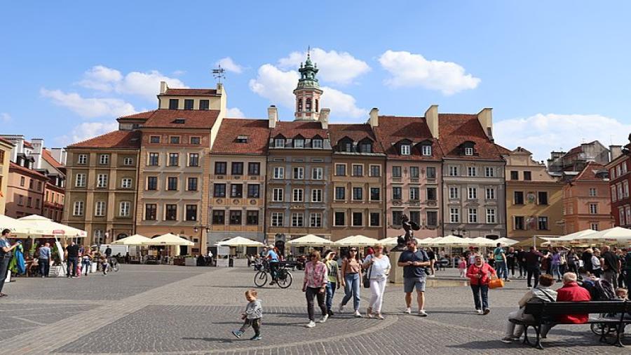 Warszawa_Rynek_Starego_Miasta_4.jpg